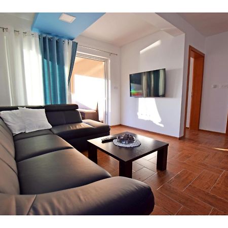 Apartment Dinko Рованьска Екстер'єр фото