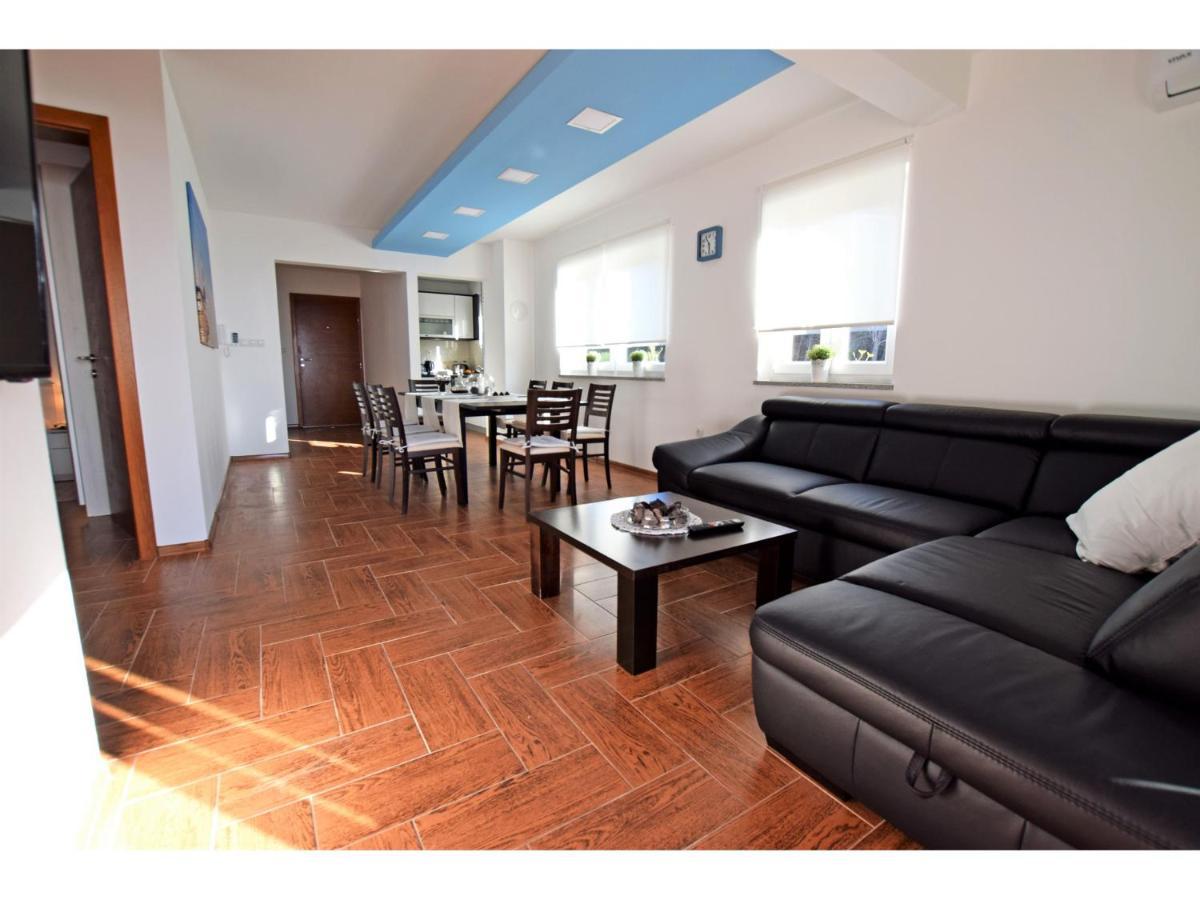 Apartment Dinko Рованьска Екстер'єр фото