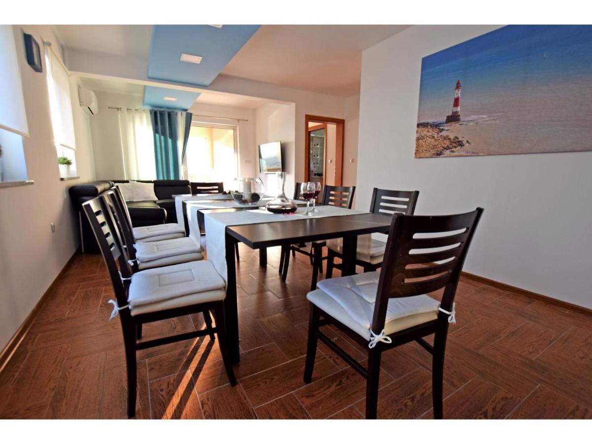 Apartment Dinko Рованьска Екстер'єр фото