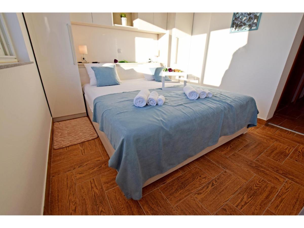 Apartment Dinko Рованьска Екстер'єр фото