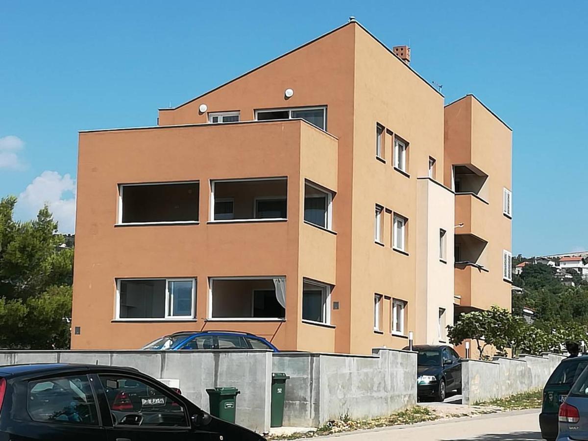 Apartment Dinko Рованьска Екстер'єр фото