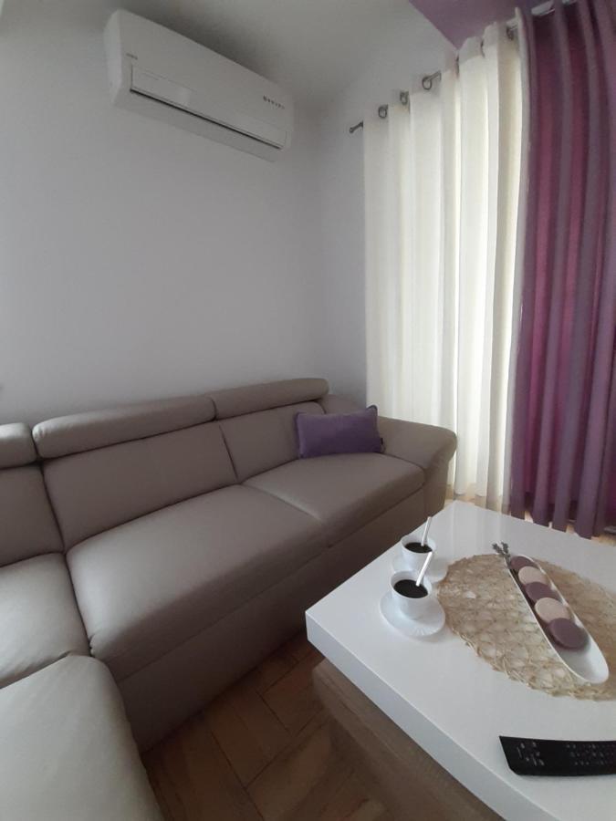 Apartment Dinko Рованьска Екстер'єр фото