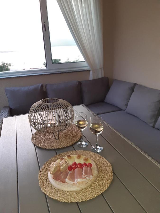 Apartment Dinko Рованьска Екстер'єр фото