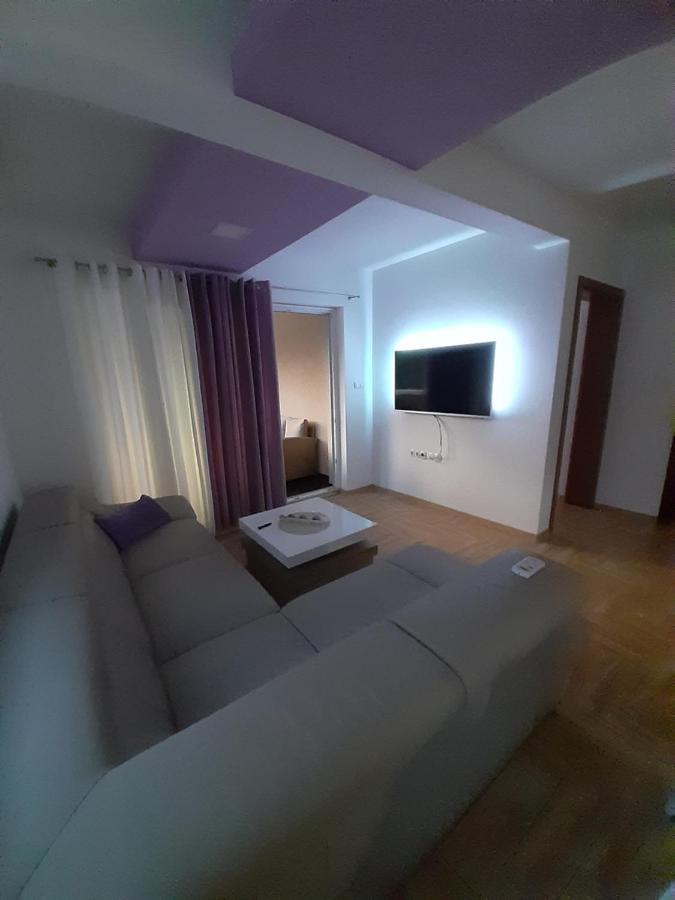 Apartment Dinko Рованьска Екстер'єр фото