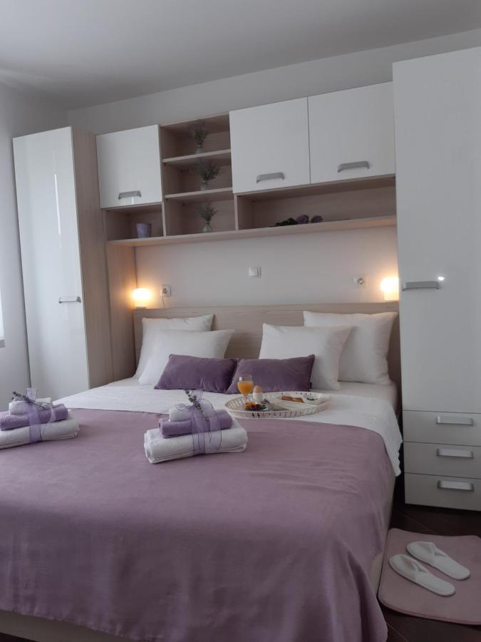 Apartment Dinko Рованьска Екстер'єр фото