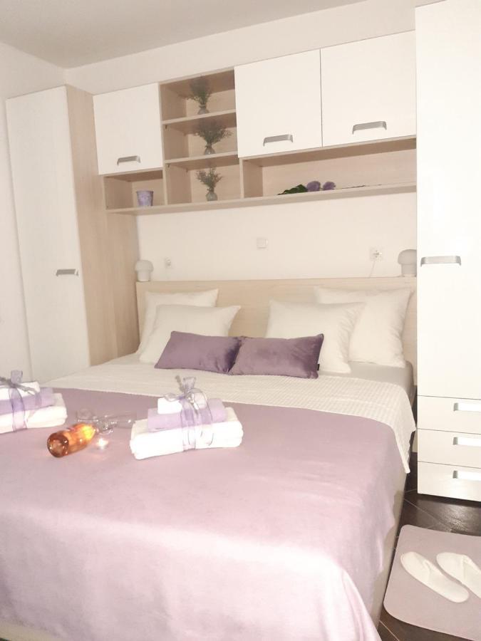 Apartment Dinko Рованьска Екстер'єр фото