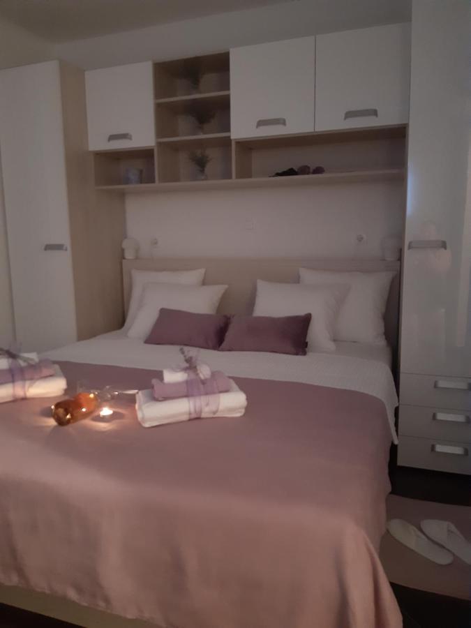 Apartment Dinko Рованьска Екстер'єр фото