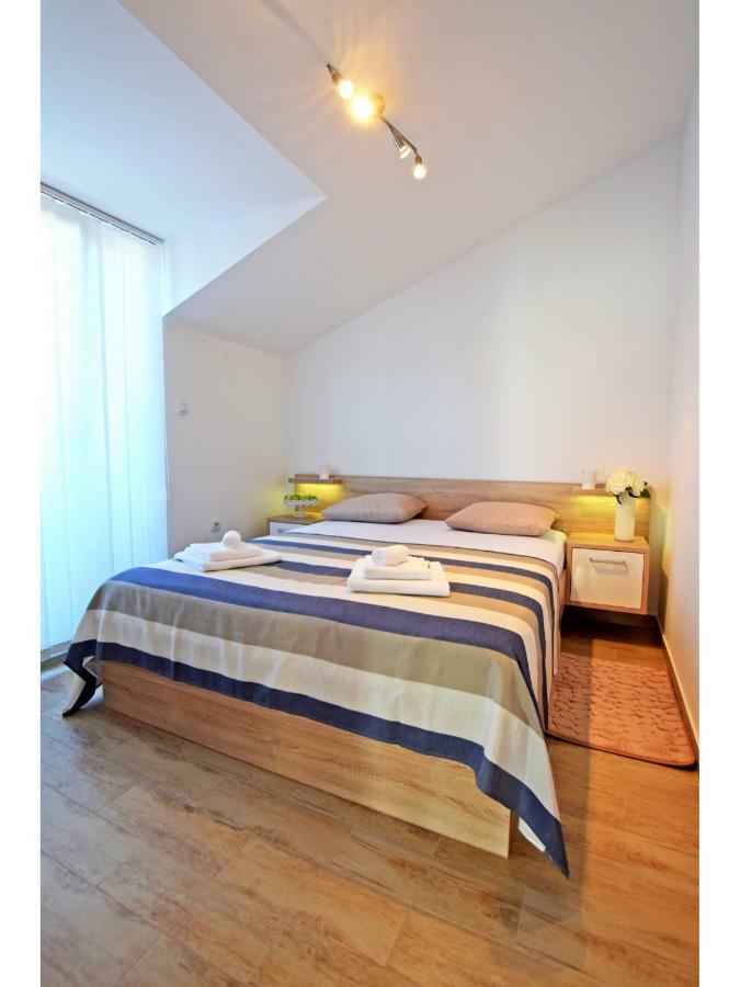 Apartment Dinko Рованьска Екстер'єр фото