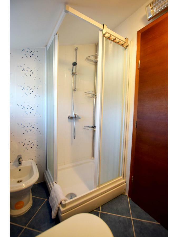 Apartment Dinko Рованьска Екстер'єр фото